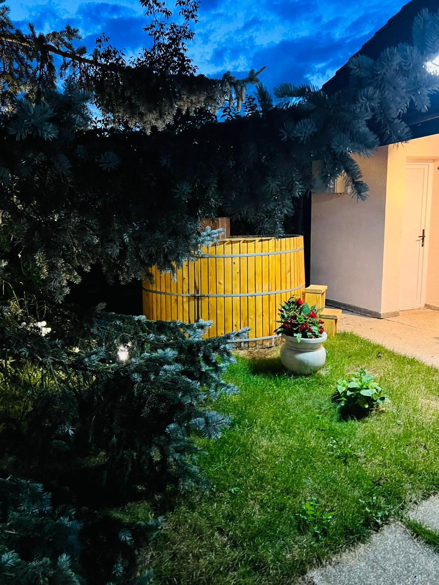 Dragomirna Evie'S Tree Houseヴィラ エクステリア 写真